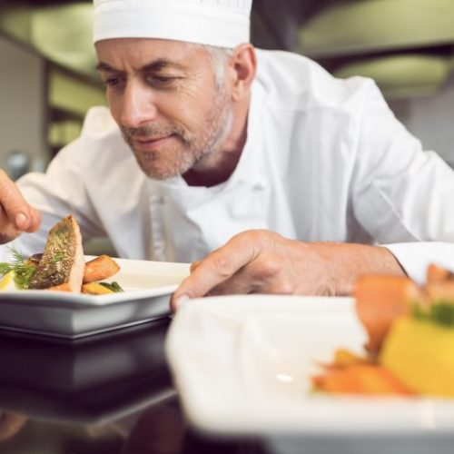 Como fazer um cardápio: 8 dicas para torná-lo um diferencial do seu restaurante